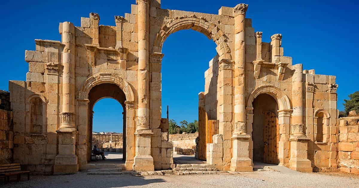 画像12枚目: ヨルダン旅行で行くべき人気観光スポット6選!死海に浮かぶこともできる!| TapTrip