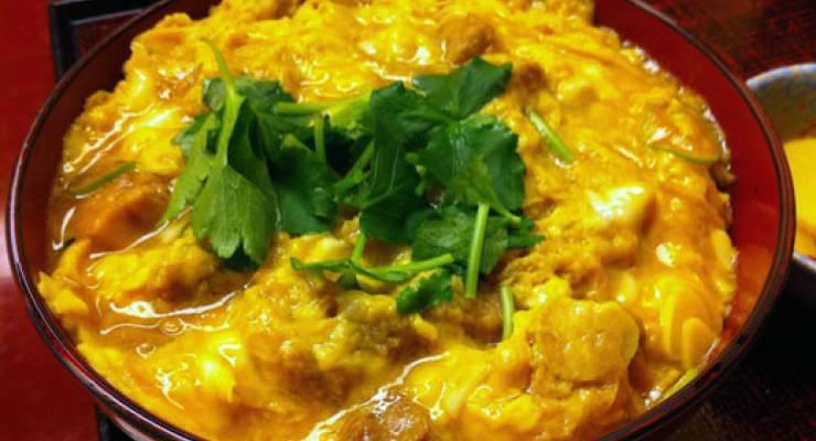 親子丼で人気の都内の名店おすすめ5選 湯島天神 丸の内 神楽坂 青山 新橋で見つけた黄金の一杯 Taptrip