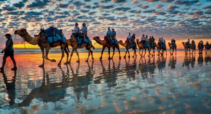 世界中で唯一の絶景 西オーストラリアのケーブルビーチで月の階段を見よう Taptrip 世界中で唯一の絶景 西オーストラリアのケーブルビーチで月の階段を見よう Taptrip