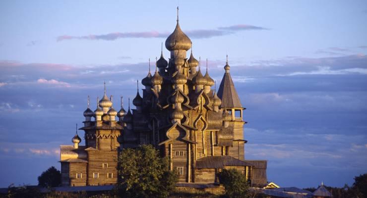 ロシア キジ島の木造教会を観光 ファンタジー感溢れる美しさを目の当たりに Taptrip