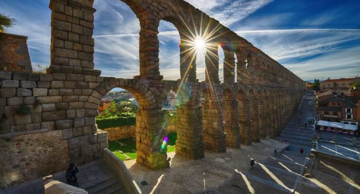 白雪姫のお城のモデル町 スペイン セゴビアの観光スポットと名物料理を紹介 Taptrip