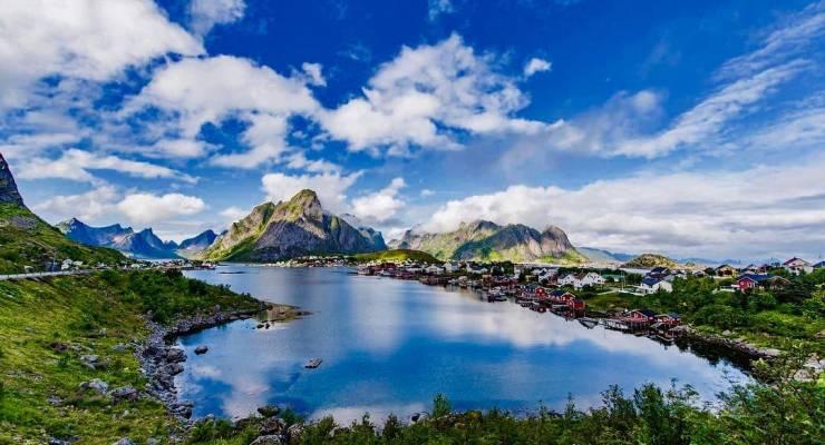 アナ雪のモデルになった絶景 ノルウェー ロフォーテン諸島の小さな街レイネ Taptrip