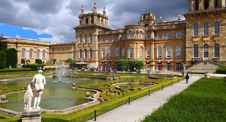 007のロケ地 イギリス ブレナム宮殿 極上の庭園や巨大迷路など魅力満載の世界遺産へ Taptrip