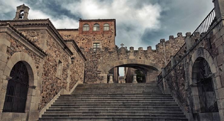 スペイン世界遺産カセレスの見どころまとめ 城壁に囲まれた街で中世を感じよう Taptrip