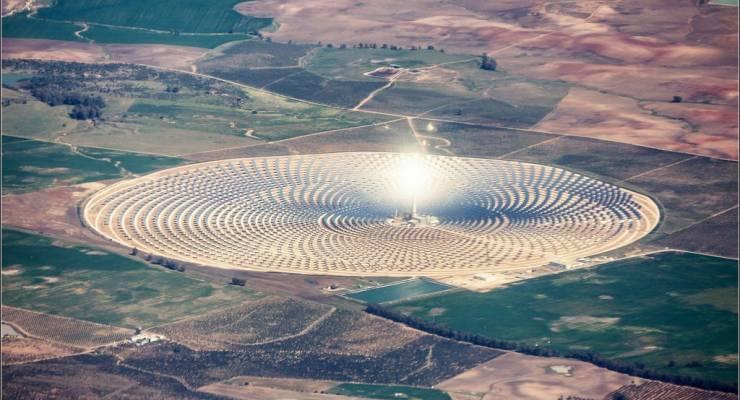 スペイン セビリアの郊外にある絶景 太陽熱発電所ヘマソラールに行こう 地上に輝く太陽が Taptrip