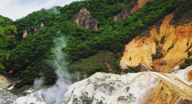 北海道 地獄谷は登別最大の観光名所 パワー溢れる温泉の源へ Taptrip