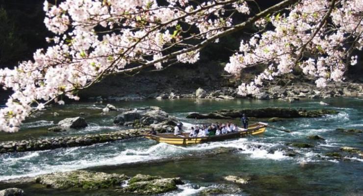 京都 保津川下りの気になる 料金は 保津川下りの疑問を解決 Taptrip