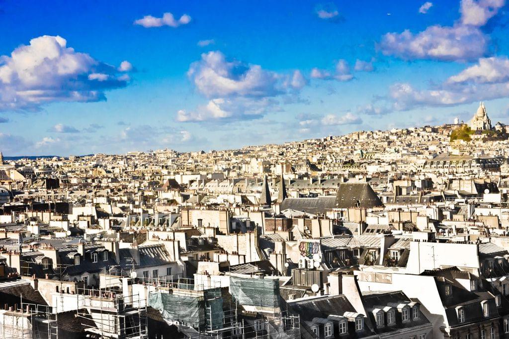 絵画と映画「アメリ」の世界へ！モンマルトルの丘でパリ市街を一望