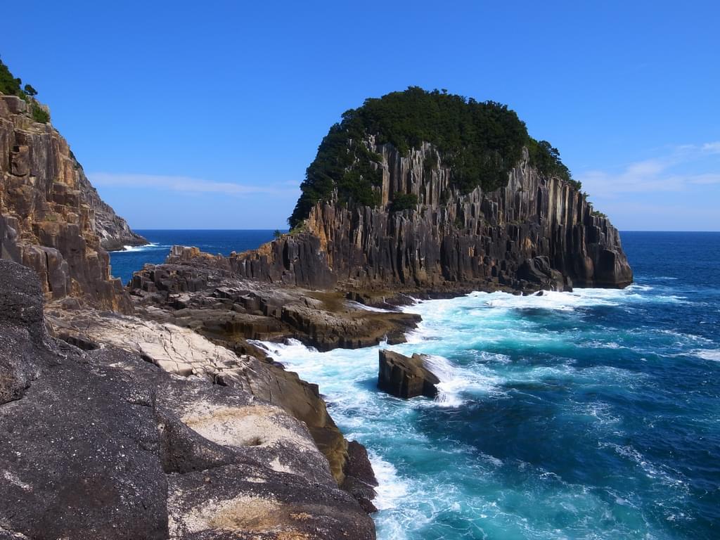 三重県の絶景ポイント楯ヶ崎！ハイキングしながら青の洞窟や断崖絶壁を堪能！