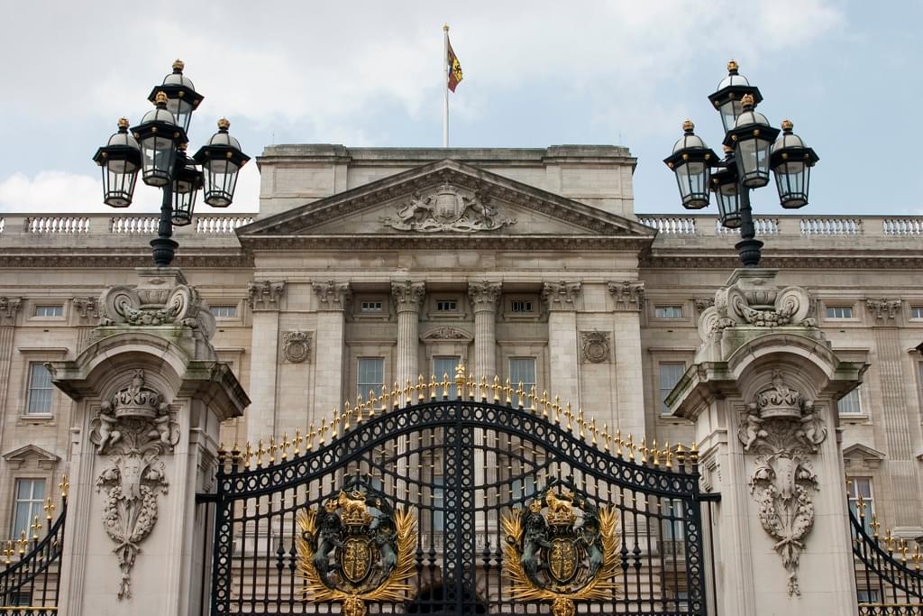 イギリス王室バッキンガム宮殿の見どころ！垣間見る、英国ロイヤルファミリーのおひざ元