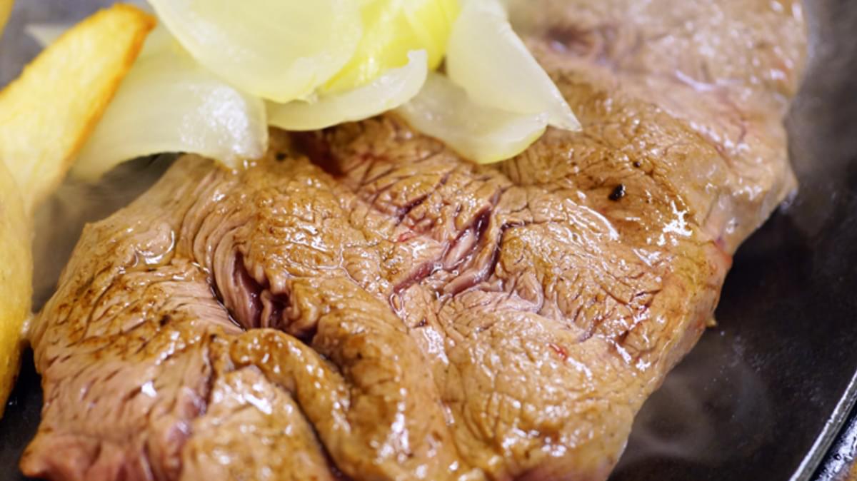 沖縄のサブカルグルメ！アメリカンなステーキが絶品のお店３選