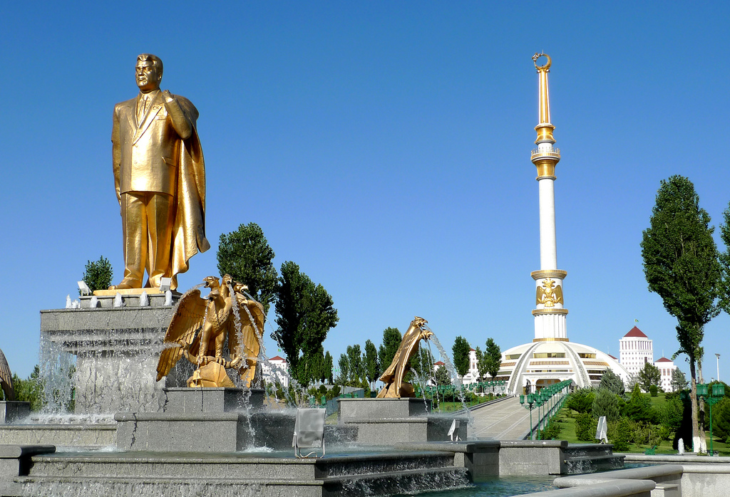 一度見たら忘れられない！トルクメニスタンの「地獄の門」が大迫力