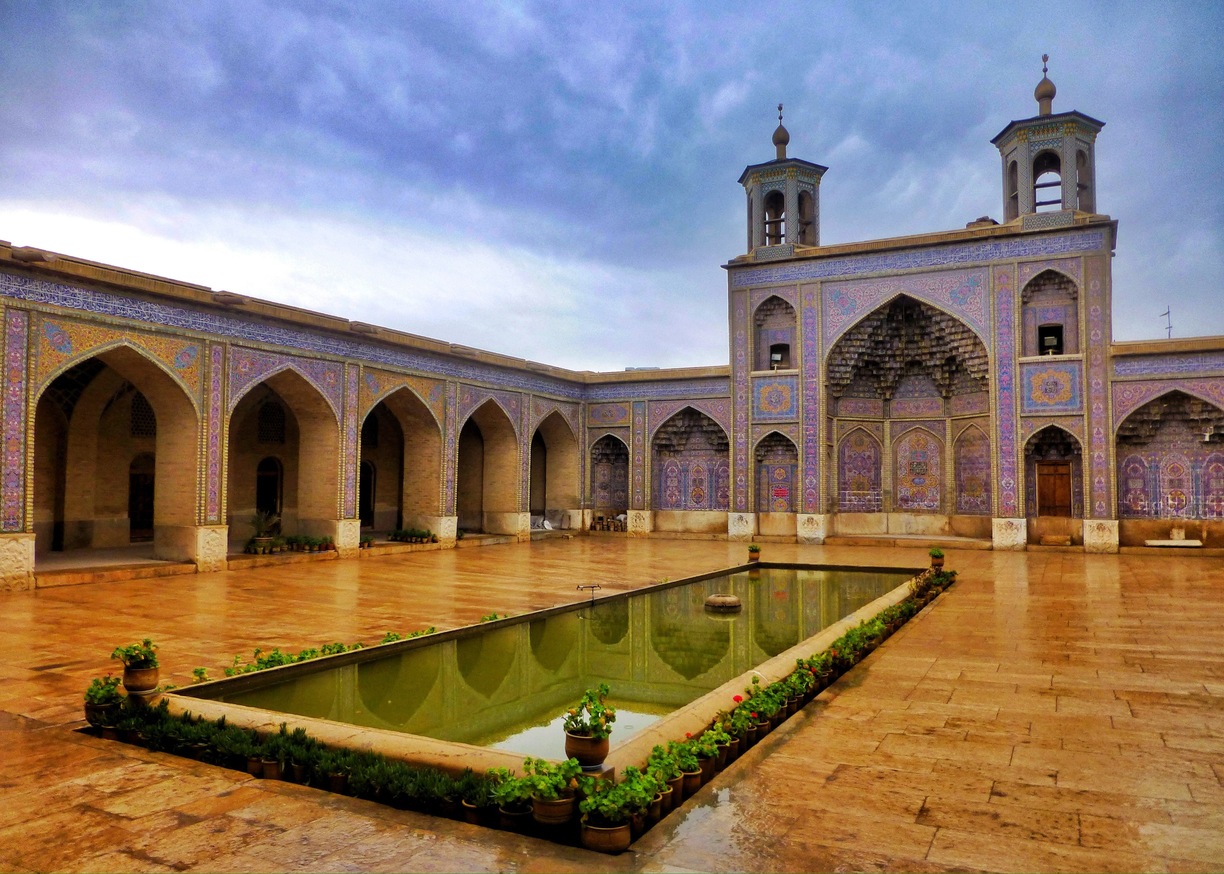 イランのマスジェデ・ナスィーロル・モスク観光で感動！万華鏡のような世界！