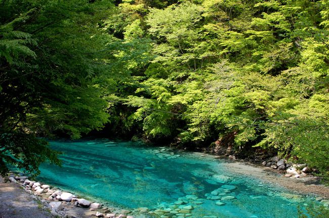 都心からわずか90分！神奈川のユーシン渓谷のエメラルドグリーンが神秘的！