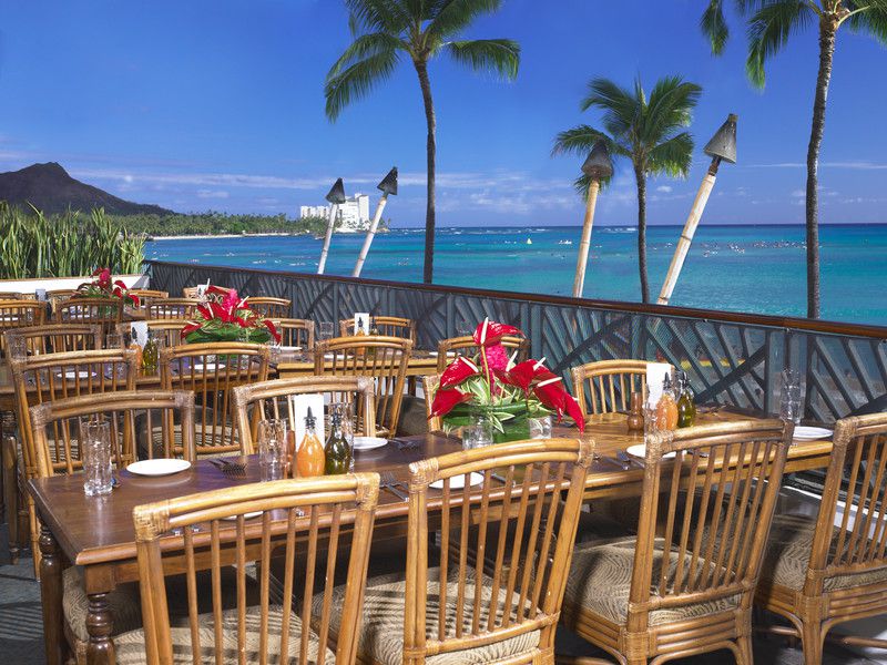 ハワイのビーチを目の前に！海辺の素敵なレストラン