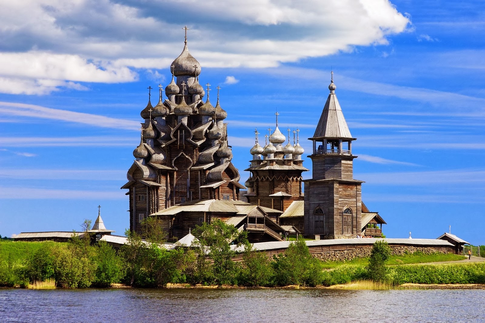 ロシア・キジ島の木造教会を観光！ファンタジー感溢れる美しさを目の当たりに