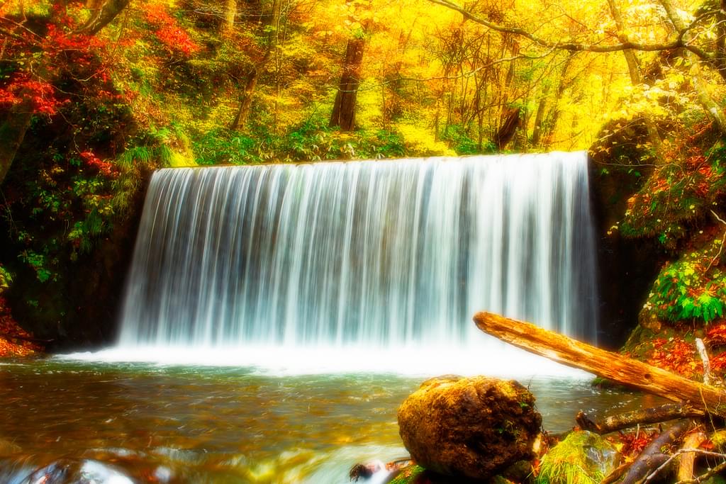 青森県の人気観光名所・十和田湖から行く奥入瀬渓流の美しさ特集！大自然に癒される散策プラン