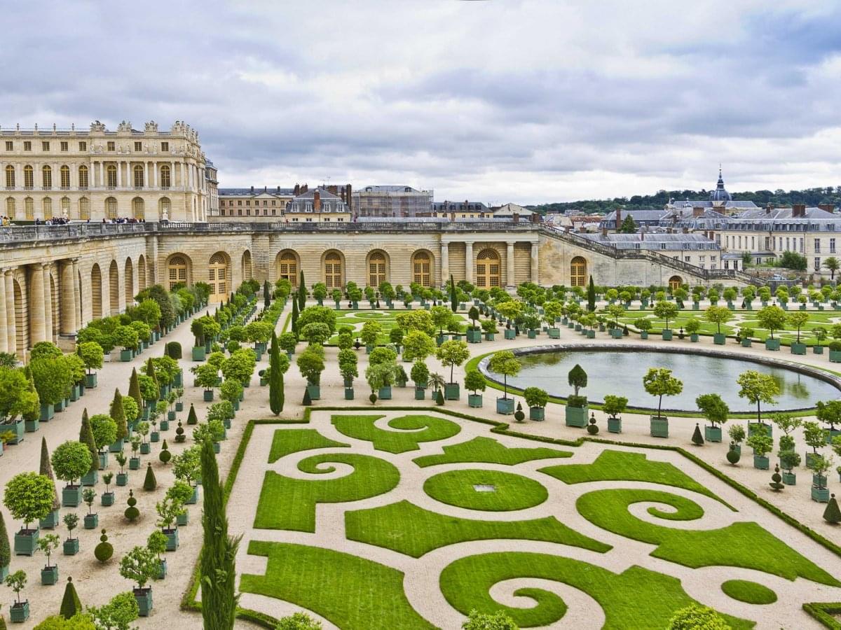 フランス観光で必ず行くべき定番観光スポット「ヴェルサイユ宮殿」の見どころ徹底ガイド