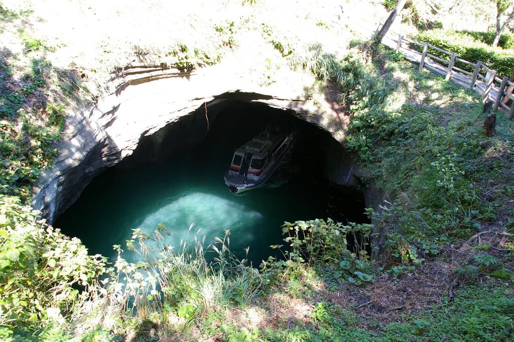 静岡県・伊豆半島の堂ヶ島天窓洞で日本の青の洞窟クルーズを堪能しよう！神秘的で美しすぎる天然記念物
