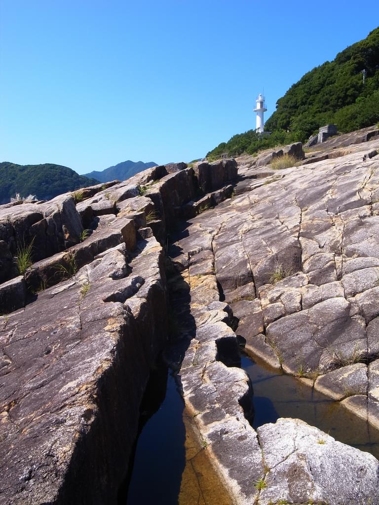 三重県の絶景ポイント楯ヶ崎！ハイキングしながら青の洞窟や断崖絶壁を堪能！