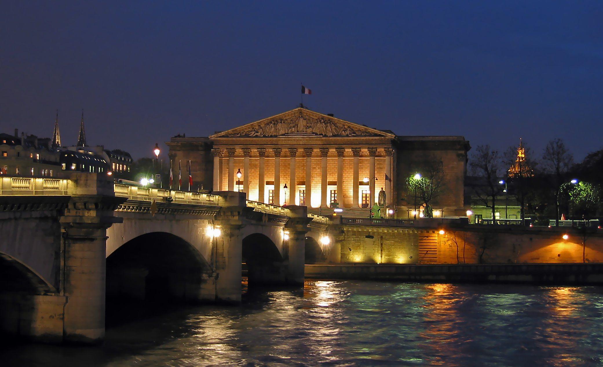 パリで夜景＆ライトアップが綺麗な人気観光スポットおすすめ４選