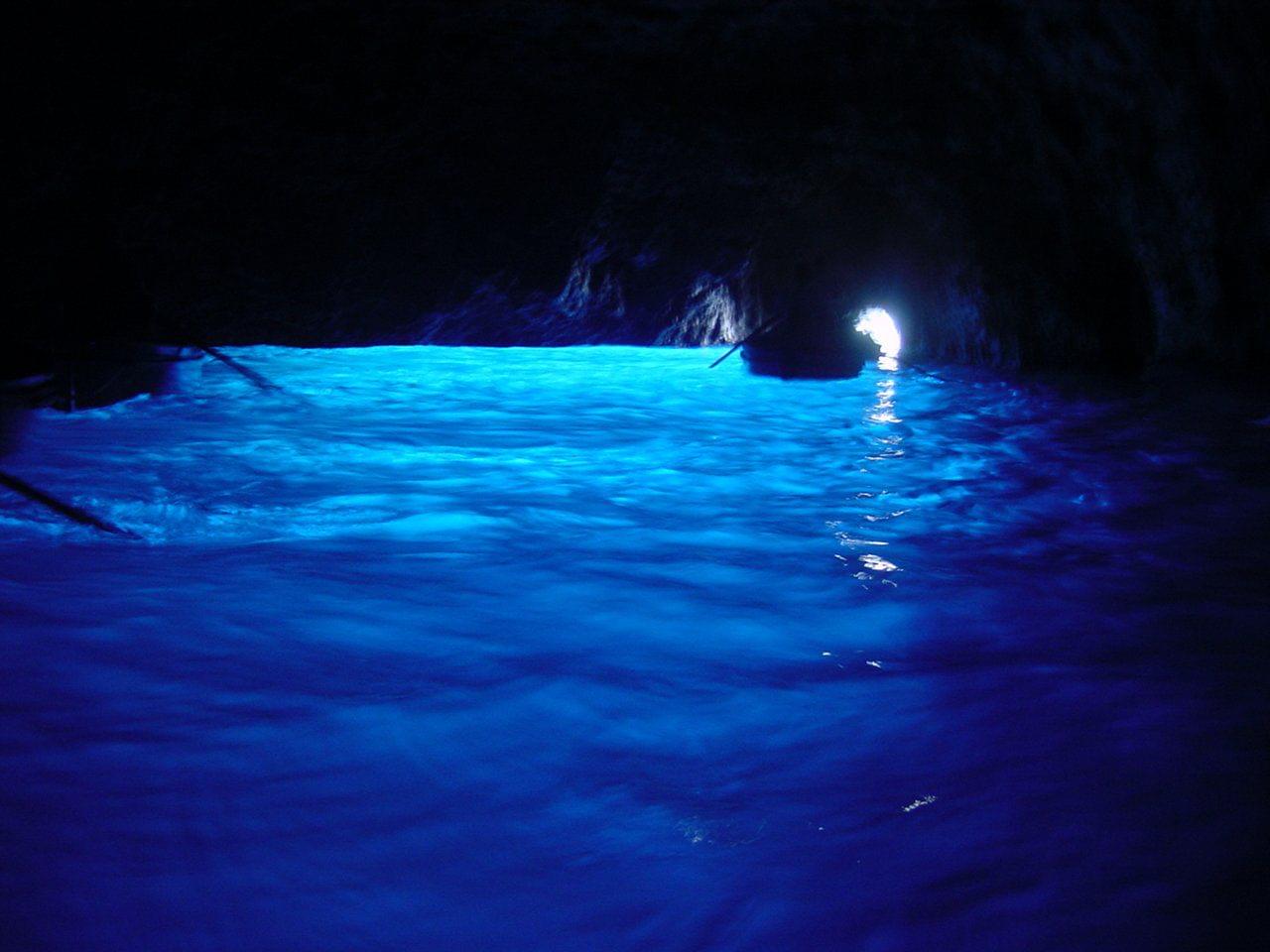 青の洞窟に行きたい！夢のカプリ島への観光ガイド