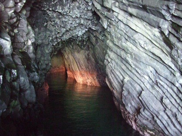 滋賀の絶景観光スポット「七つ釜」！奇岩の洞窟をカヤックで探索しよう！