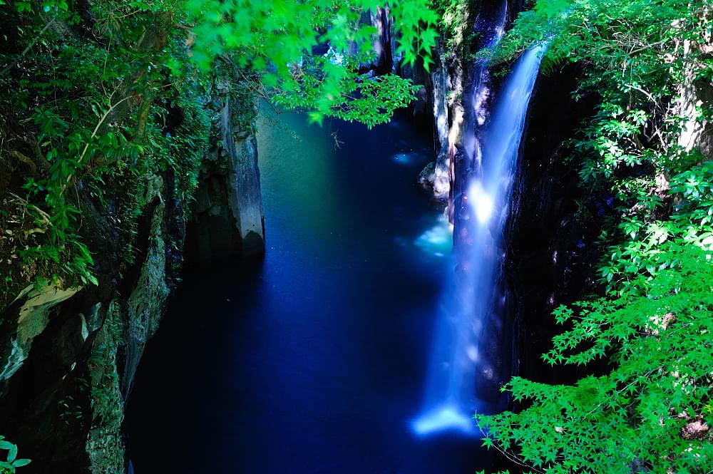 神々しい光に包まれるパワースポット「真名井の滝」が美しすぎる