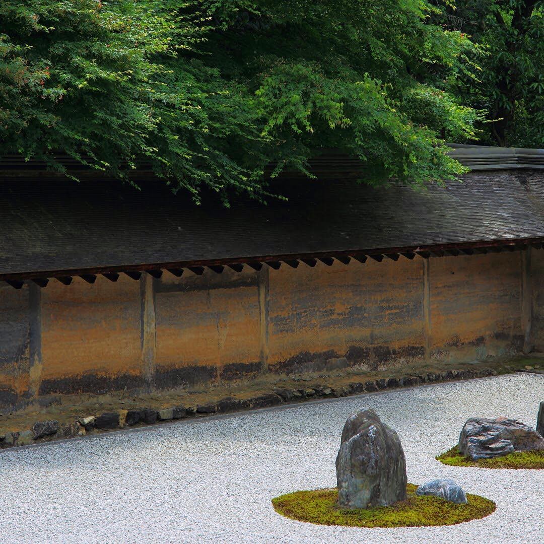 京都・龍安寺にある石庭の秘密！謎が謎を呼ぶ?!