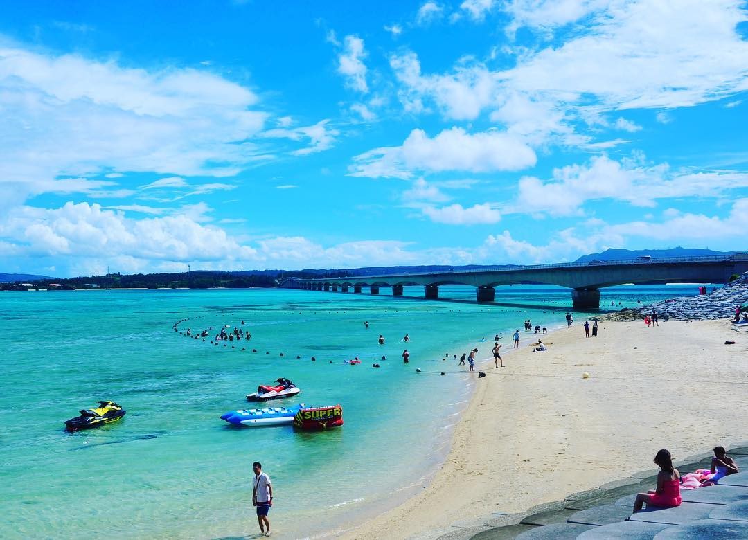 沖縄の絶景ロードは海中道路だけじゃない！海と一体化した奇跡の道路あれこれ