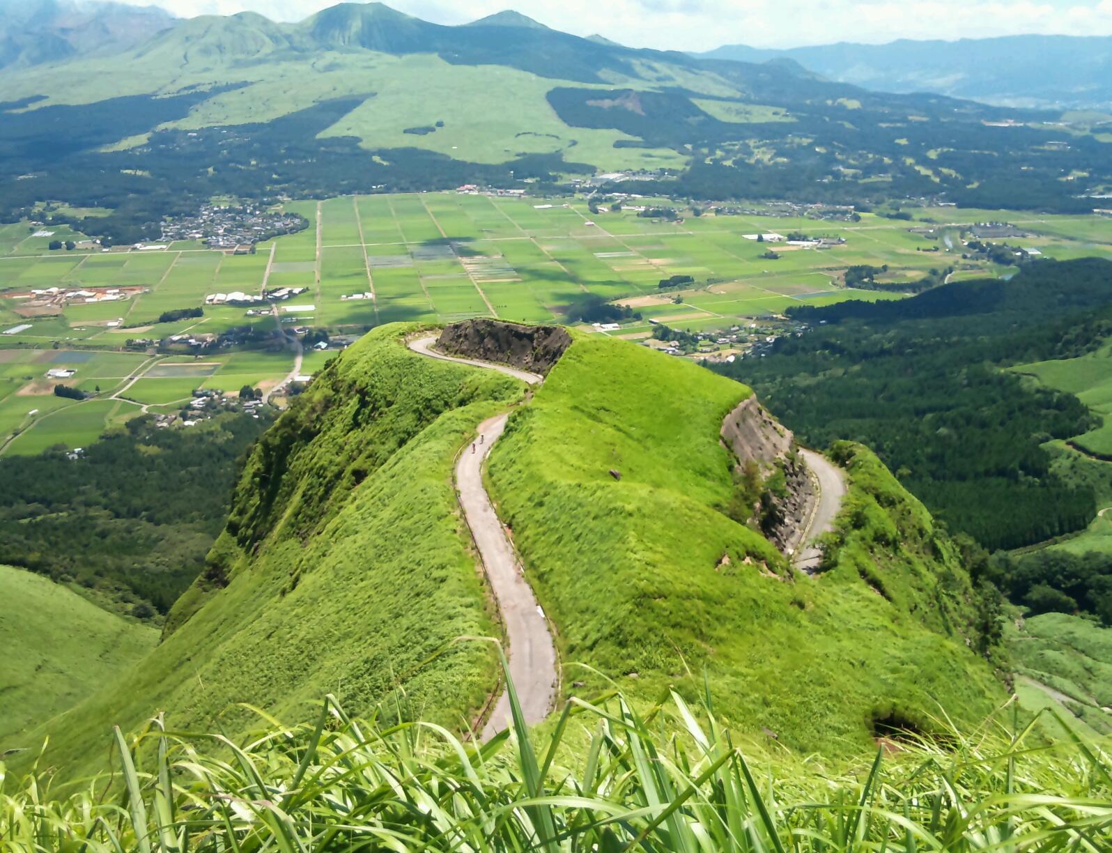 口コミで話題沸騰！熊本に存在する「ラピュタの道」が絶景すぎる