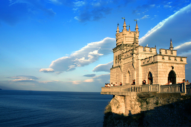 ウクライナ崖のお城スワローズ・ネストを観光！ツバメの巣と呼ばれる絶景がスゴすぎる