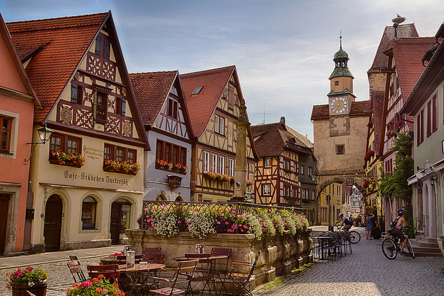 ドイツ旅行でおすすめの絶景観光名所４選！美しいお城や魅惑のクリスマスマーケット、教会も！