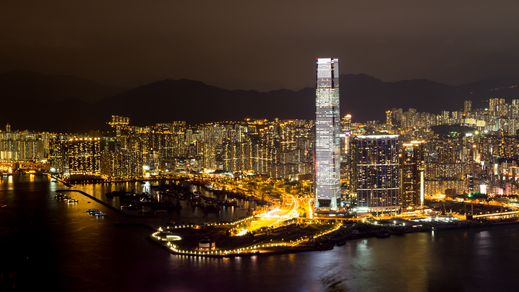 香港100万ドルの夜景おすすめベストスポット３選！展望台やホテルからショーを眺めよう