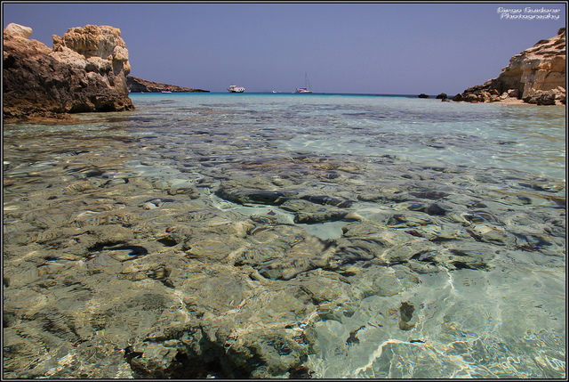 イタリア絶景・ランぺドゥーザ島ガイド！透明すぎる海で「空飛ぶ船」を見よう