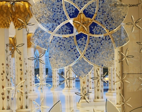 アラブ・アブダビ豪華観光スポット「シェイク・ザイード・グランド・モスク」の総工費は？