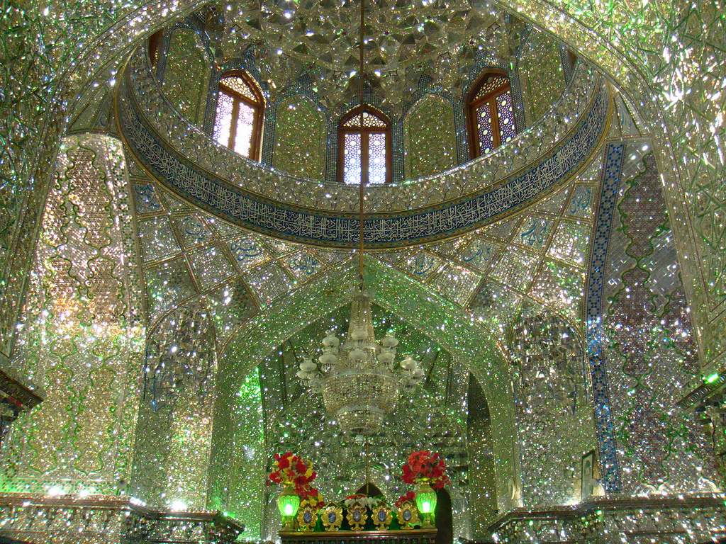入れるかは運次第！？イランの宝石箱のような美しさの霊廟「シャー・チェラーグ廟」
