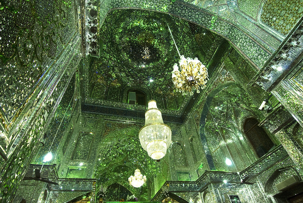 入れるかは運次第！？イランの宝石箱のような美しさの霊廟「シャー・チェラーグ廟」