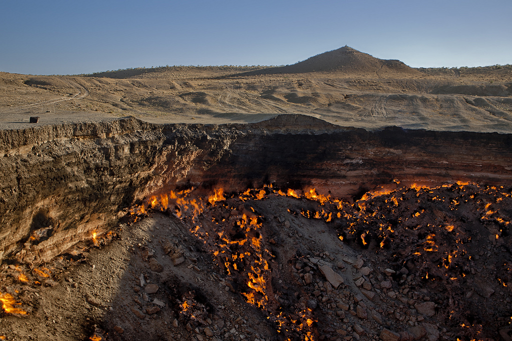 一度見たら忘れられない！トルクメニスタンの「地獄の門」が大迫力