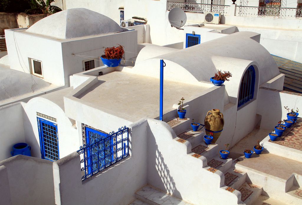 チュニジア旅行で行くべき絶景スポット「シディ・ブ・サイド」まるでアフリカのサントリーニ島！