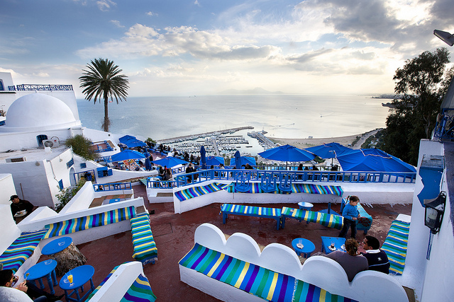 チュニジア旅行で行くべき絶景スポット「シディ・ブ・サイド」まるでアフリカのサントリーニ島！