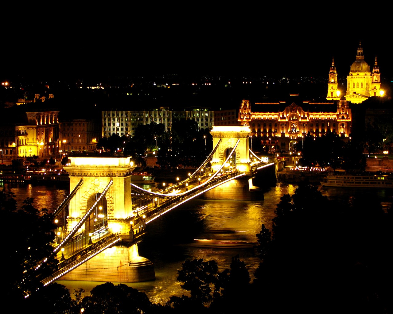 【ヨーロッパ】美しい夜景を堪能できる！橋のあるロマンチックな街５選