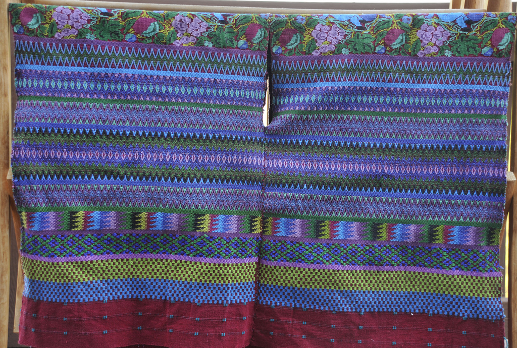 グアテマラの虹、世界一鮮やかな民族衣装ウィピルを現地でゲット！