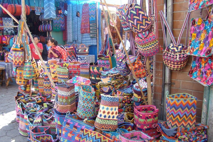 グアテマラの虹、世界一鮮やかな民族衣装ウィピルを現地でゲット！