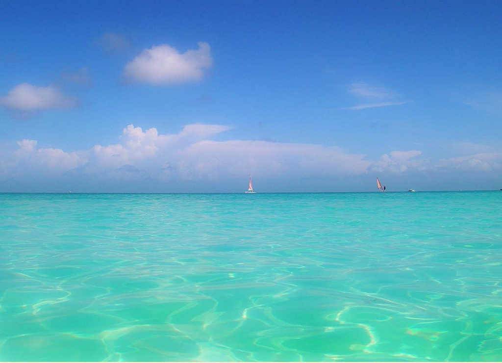 天国のように美しい海！「タークス・カイコス諸島」で至福の時間を味わう