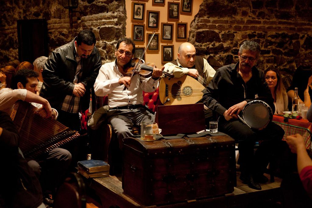 トルコの居酒屋でおいしいお酒を！生演奏やテラス席もある人気メイハネおすすめ４店