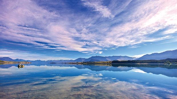 テカポ湖の楽しみ方観光ガイド！昼間の絶景からミルキーブルーの湖上に広がる満天の星空まで
