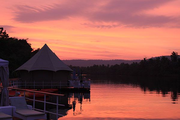 カンボジア密林で世界初の水上テント・リゾートにステイ！ロマンチックすぎる川面のリゾートホテル