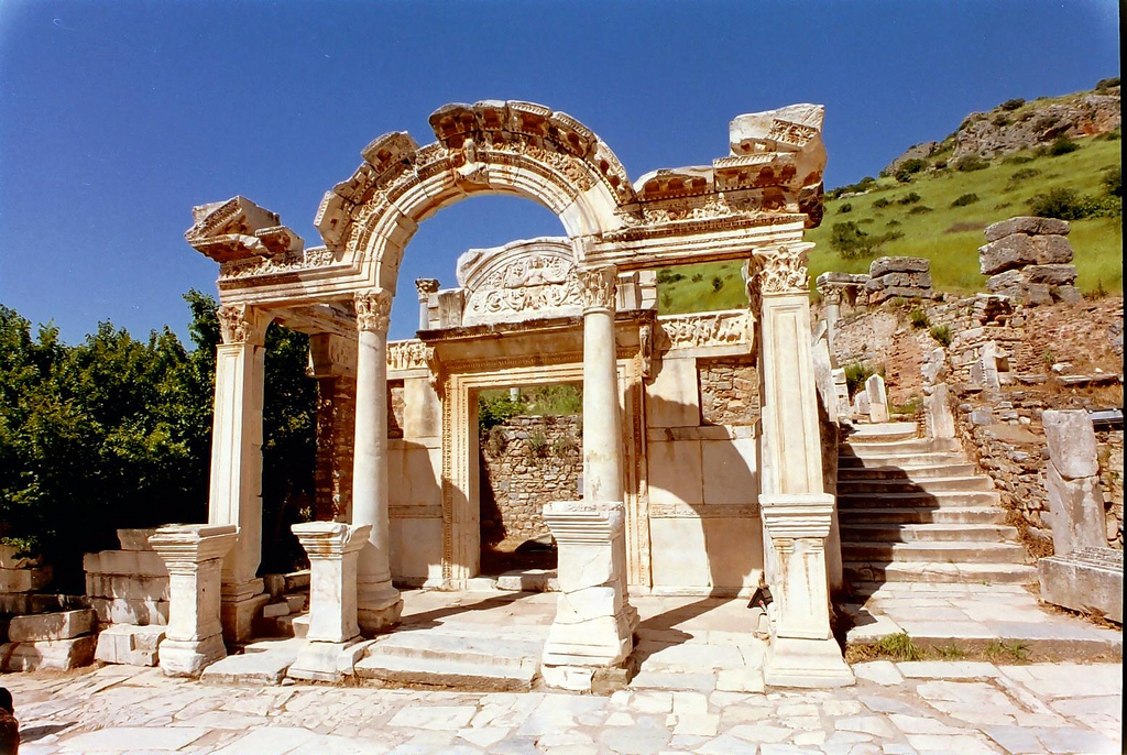 トルコの古代遺跡エフェス遺跡散策スポット！図書館・博物館・劇場も！