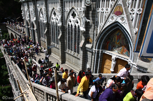 南米コロンビア・イピアレスで世界一美しいラス・ラハス教会に行こう！奇跡の治癒場、巡礼の地へいざ